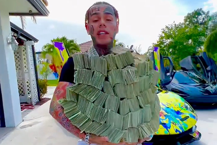 6ix9ine Claims Money He’s Flaunting Is Fake Amid Lawsuit