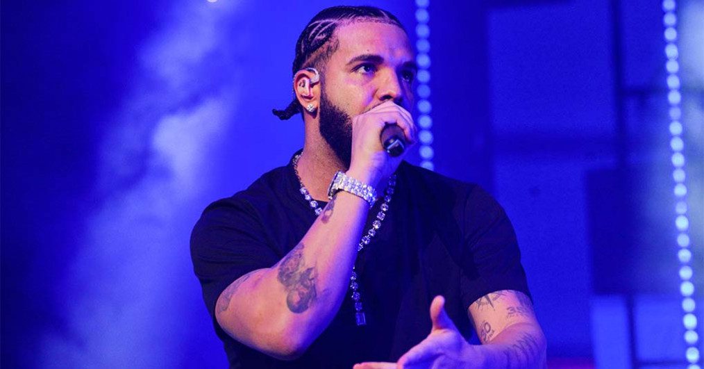 Drake Hints At New Album During Apollo Show