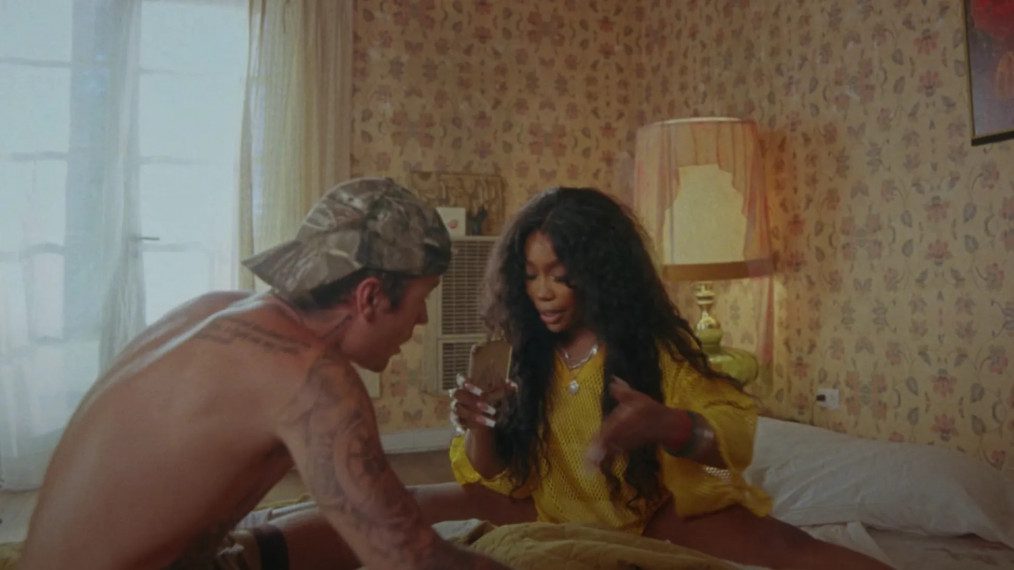 SZA Recruits Justin Bieber, Benny Blanco, And More For "Snooze" Video