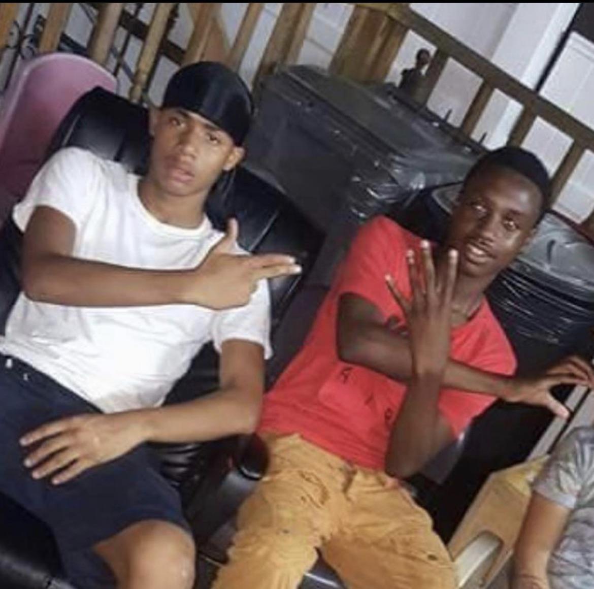 A picture containing person, sitting, people, group

Description automatically generated