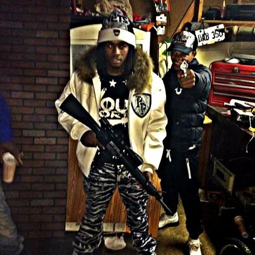 A person wearing a costume

Description automatically generated with medium confidence