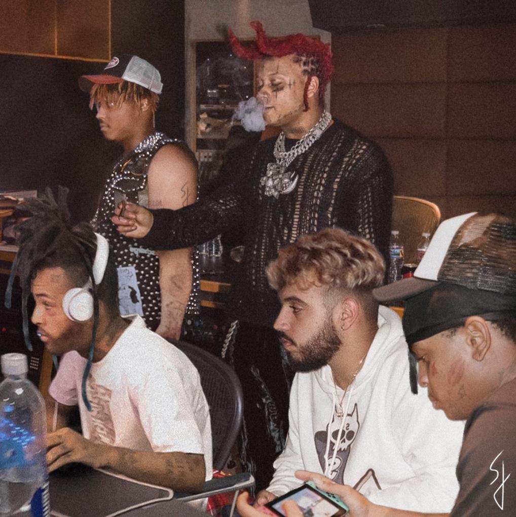 A picture containing person, indoor, person, people

Description automatically generated