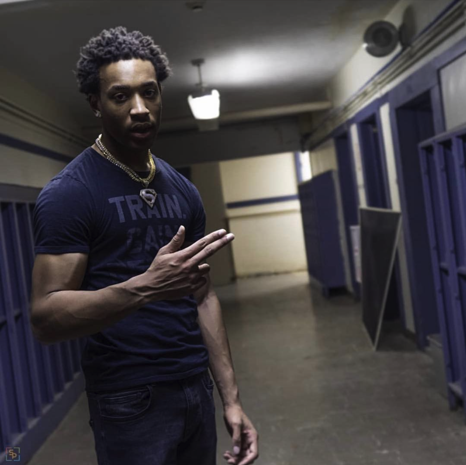 A person standing in a hallway

Description automatically generated