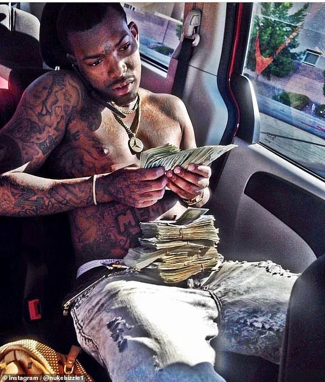 A person sitting in a car

Description automatically generated with medium confidence