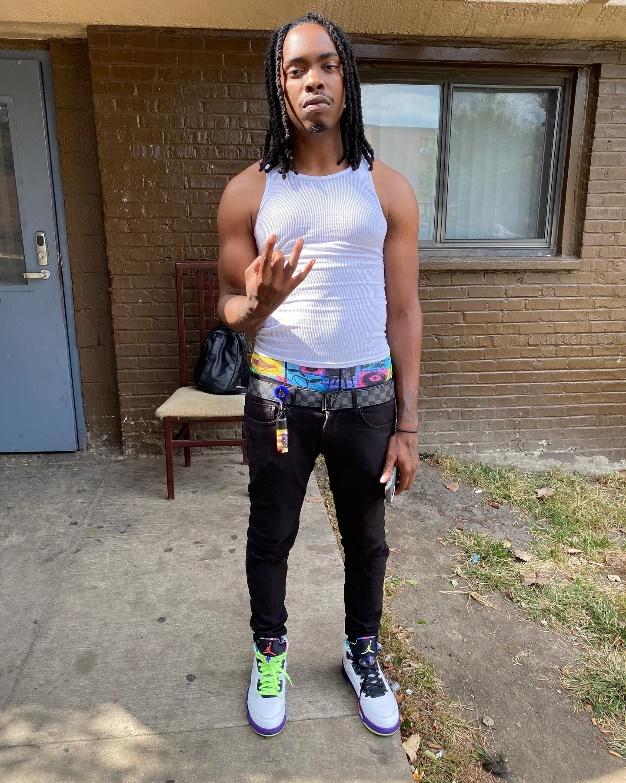 A person posing for a picture

Description automatically generated with medium confidence