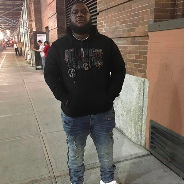 A person standing on a sidewalk

Description automatically generated with medium confidence