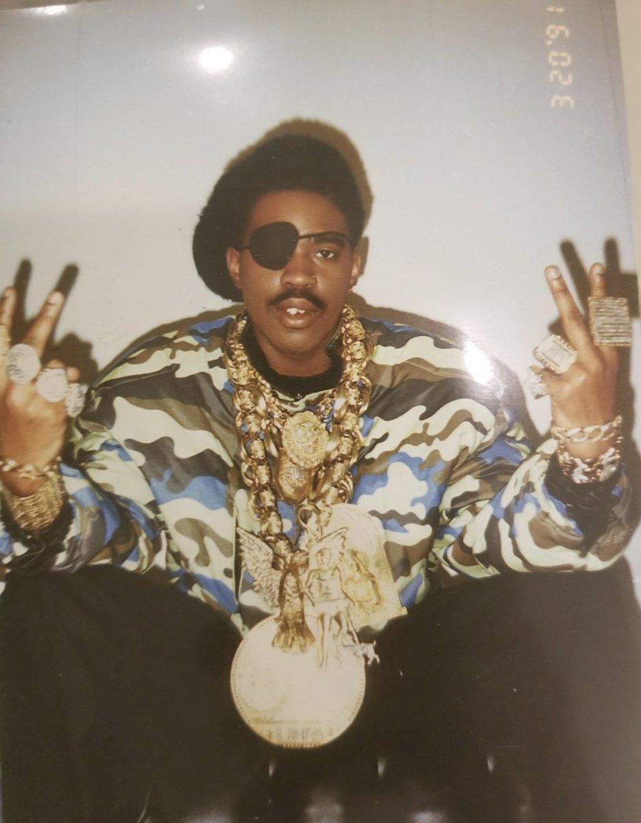 A picture containing text, porcelain

Description automatically generated