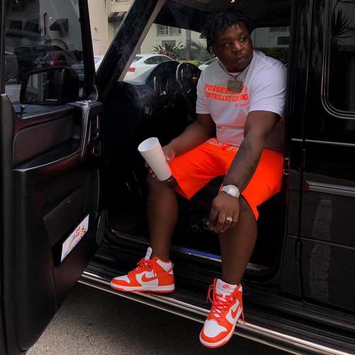 A person sitting in a car

Description automatically generated with medium confidence