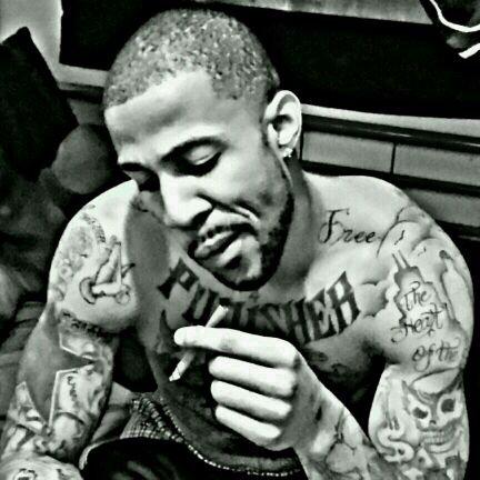 A person with tattoos

Description automatically generated with low confidence