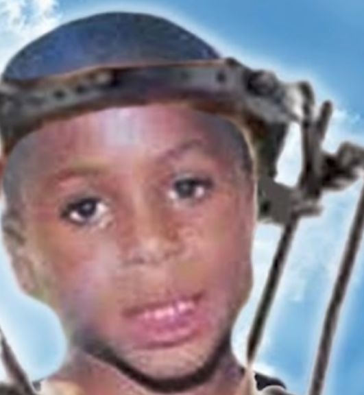 A person wearing a helmet
Description automatically generated with low confidence
