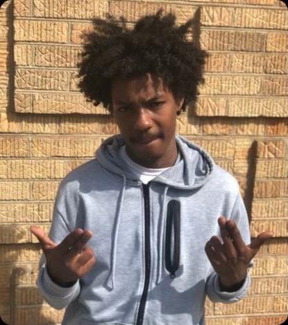 A person with curly hair

Description automatically generated with low confidence