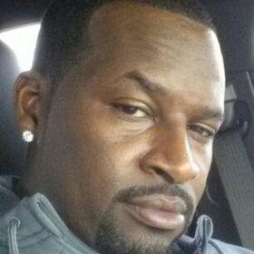 A person with a beard

Description automatically generated with low confidence