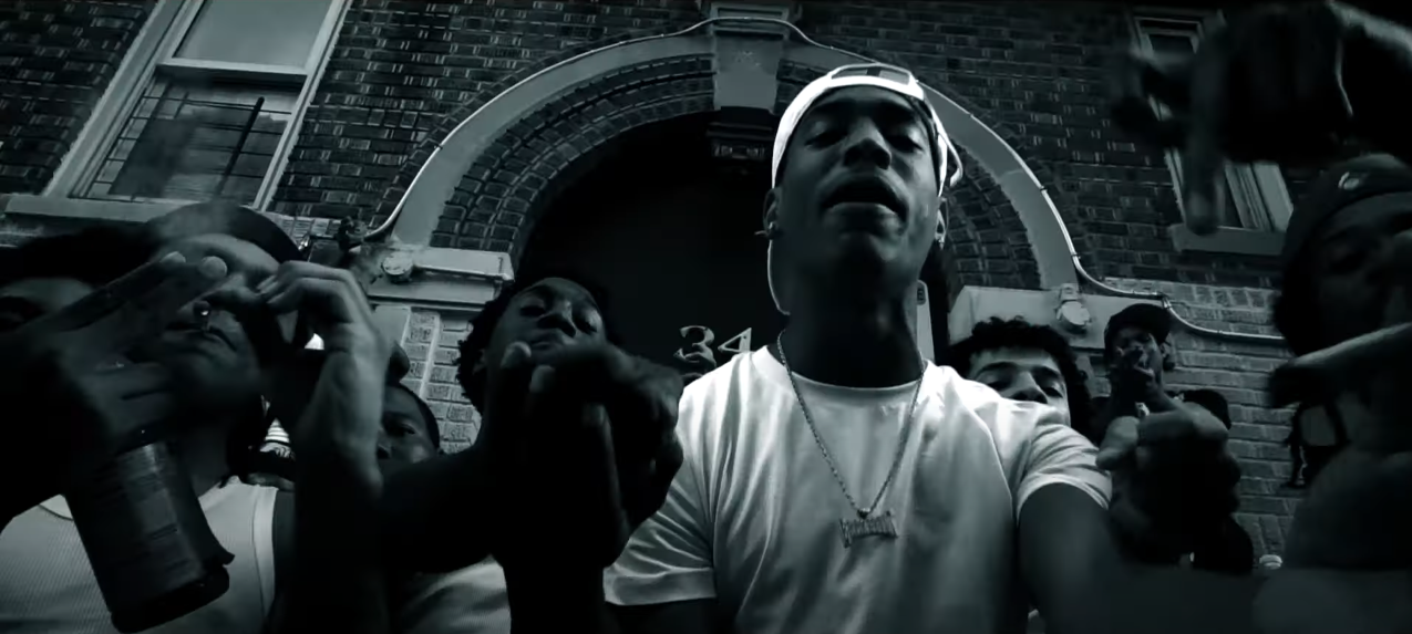 A group of people standing in front of a building

Description automatically generated with medium confidence