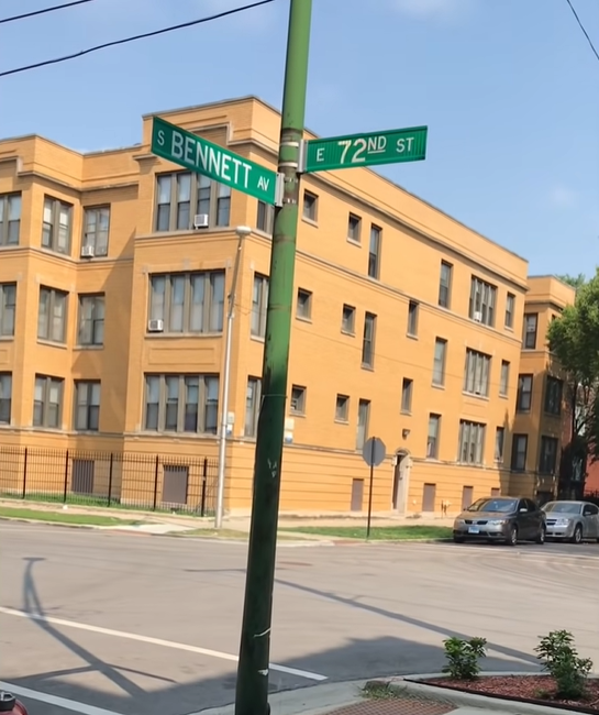 A street sign on a pole
Description automatically generated with low confidence