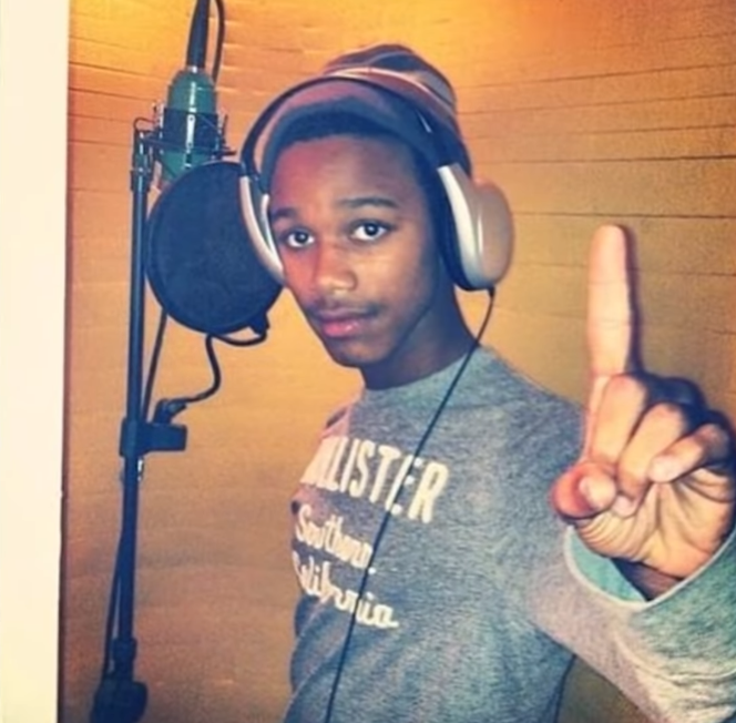 The Freestyle King Lil Snupe: Meek Mill Protégé’s Tragic Death 5 A person wearing headphones and giving a thumbs up
Description automatically generated with medium confidence