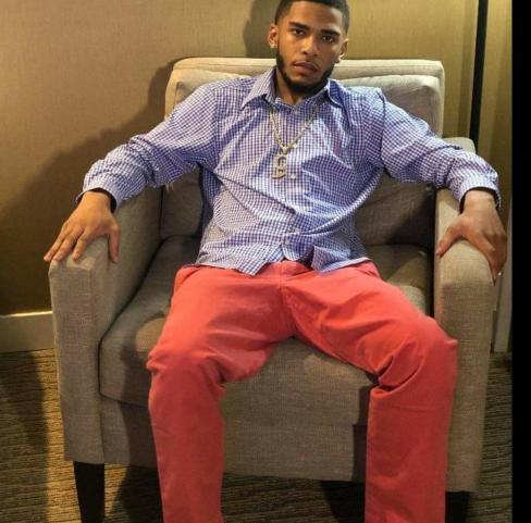 <strong>EST GEE: From Pro Athlete To Drug Kingpin To Rap Superstar</strong> 31 A person sitting in a chair
Description automatically generated