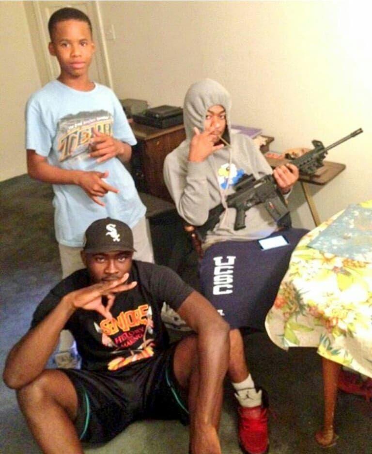 TAY-K | 15K ? 💜 on Instagram: “i love my choppa n my choppa love me ✓  #freetayk #freetayk47 #tayk47 #tayk #explorepage #viral #… | Tay-k, Lil  tay, Rapper delight
